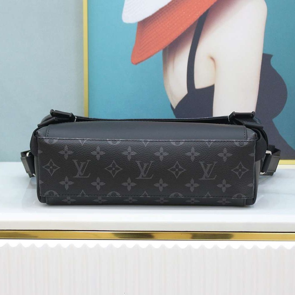 1:1 Replica Louis Vuitton LV Messenger PM Voyager Bag Black Unique Bag For Men M40511 - 33cm / 12.6in