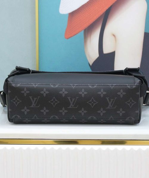 1:1 Replica Louis Vuitton LV Messenger PM Voyager Bag Black Unique Bag For Men M40511 - 33cm / 12.6in