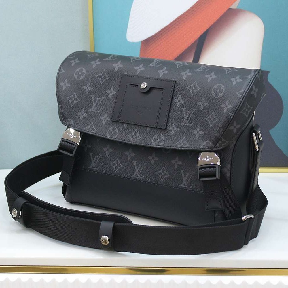 1:1 Replica Louis Vuitton LV Messenger PM Voyager Bag Black Unique Bag For Men M40511 - 33cm / 12.6in