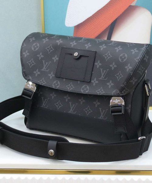 1:1 Replica Louis Vuitton LV Messenger PM Voyager Bag Black Unique Bag For Men M40511 - 33cm / 12.6in
