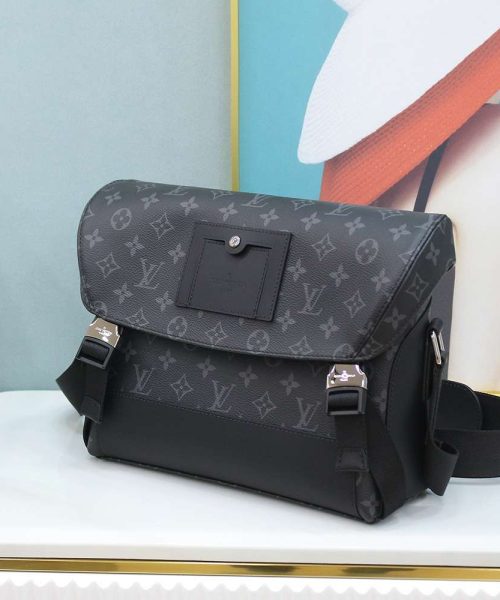 1:1 Replica Louis Vuitton LV Messenger PM Voyager Bag Black Unique Bag For Men M40511 - 33cm / 12.6in