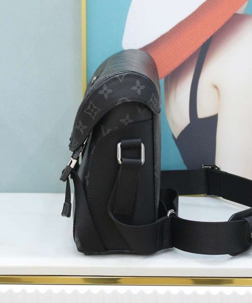 1:1 Replica Louis Vuitton LV Messenger PM Voyager Bag Black Unique Bag For Men M40511 - 33cm / 12.6in