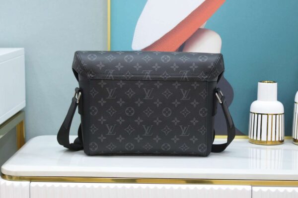 1:1 Replica Louis Vuitton LV Messenger PM Voyager Bag Black Unique Bag For Men M40511 - 33cm / 12.6in