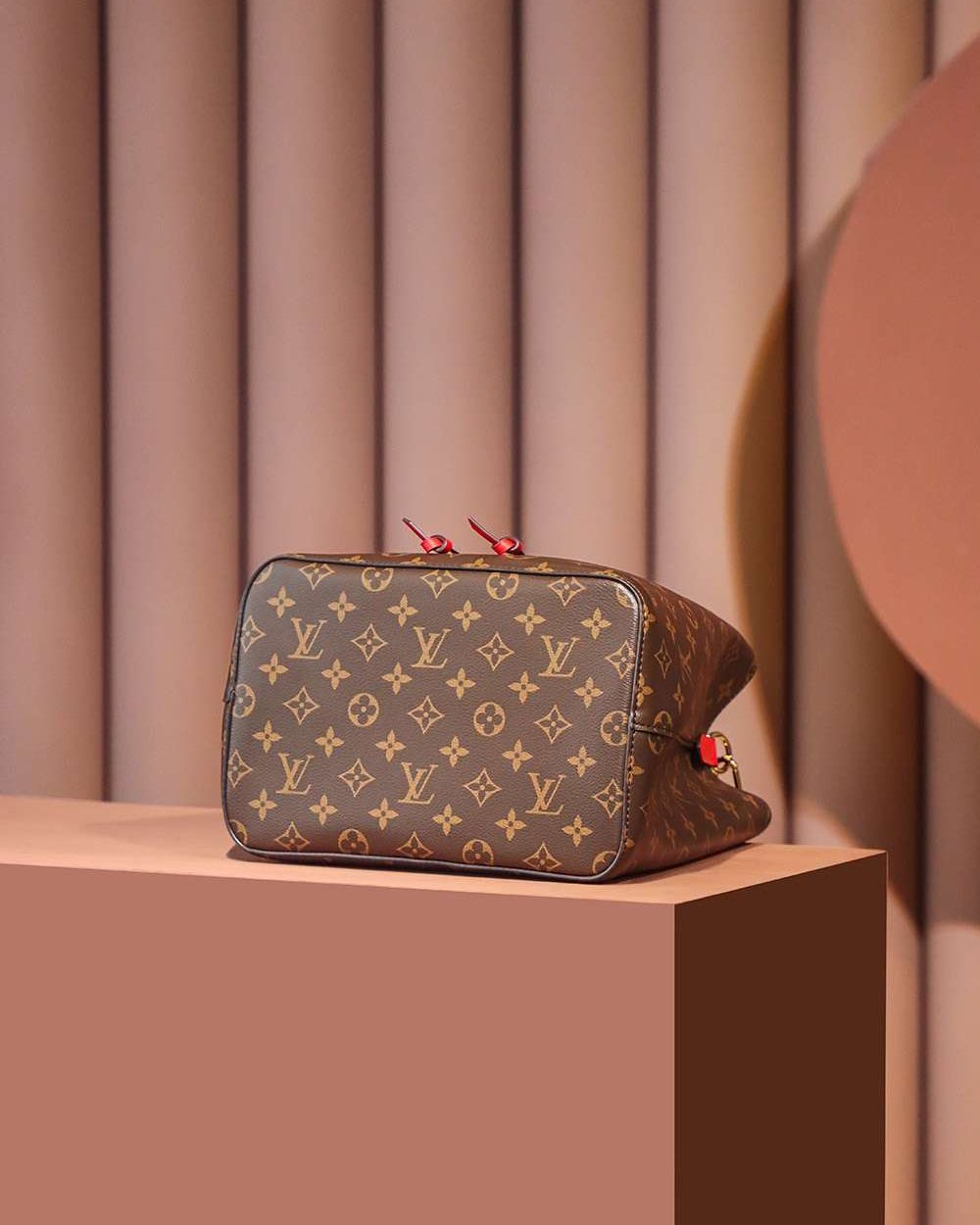 1:1 Replica Louis Vuitton LV NéoNoé MM Monogram Canvas Luxury Bag For Women M44021 - 26cm / 10.2in