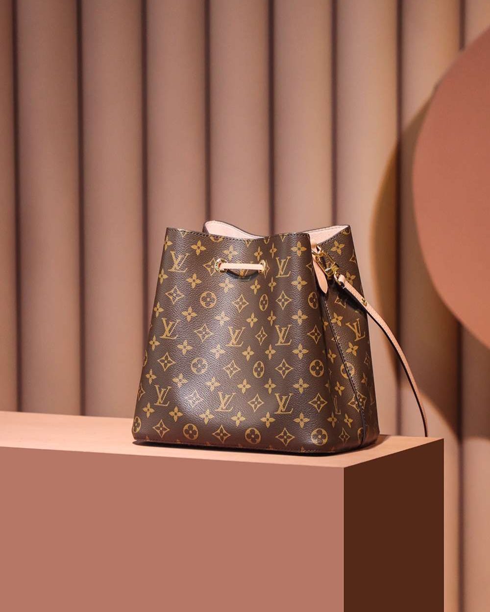 1:1 Replica Louis Vuitton LV NéoNoé MM Monogram Canvas Luxury Bag For Women M44022 - 26cm / 10.2in
