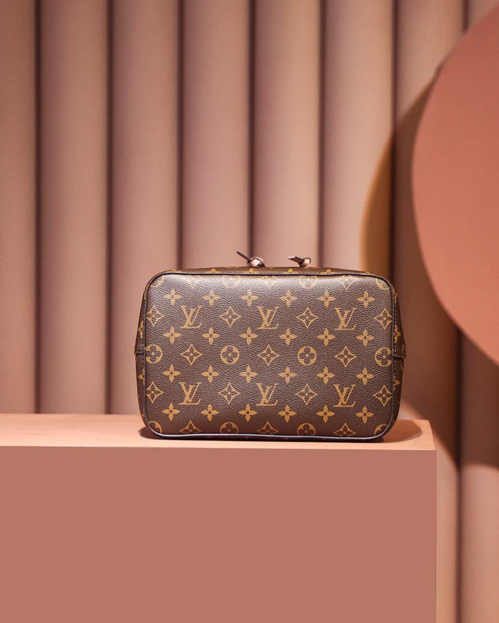 1:1 Replica Louis Vuitton LV NéoNoé MM Monogram Canvas Luxury Bag For Women M44022 - 26cm / 10.2in