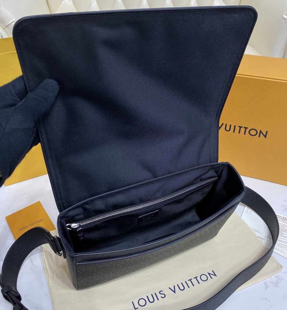 1:1 Replica Louis Vuitton LV New Flap Messenger Taiga Black Unique Bag For Men M30807 - 11.1in/28.3cm