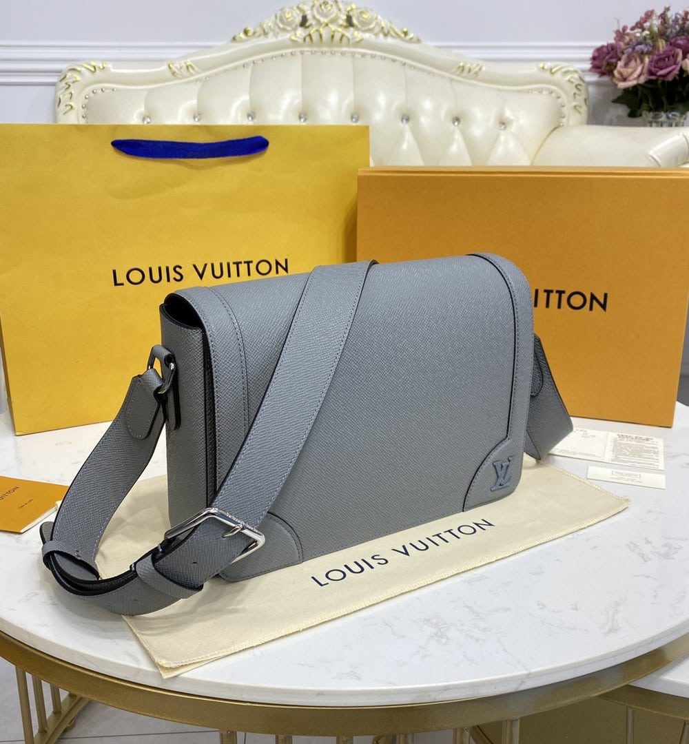 1:1 Replica Louis Vuitton LV New Flap Messenger Taiga Grey Unique Bag For Men M30808 - 11.1in/28.3cm