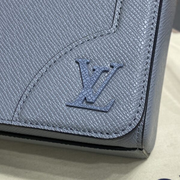 1:1 Replica Louis Vuitton LV New Flap Messenger Taiga Grey Unique Bag For Men M30808 - 11.1in/28.3cm