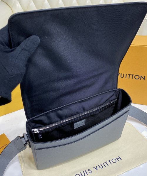 1:1 Replica Louis Vuitton LV New Flap Messenger Taiga Grey Unique Bag For Men M30808 - 11.1in/28.3cm