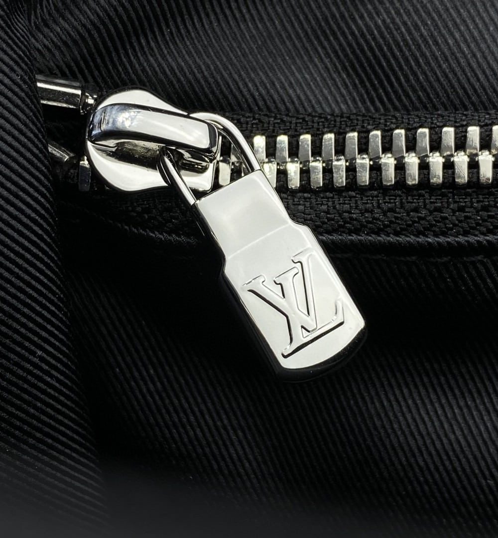 1:1 Replica Louis Vuitton LV New Flap Messenger Taiga Grey Unique Bag For Men M30808 - 11.1in/28.3cm