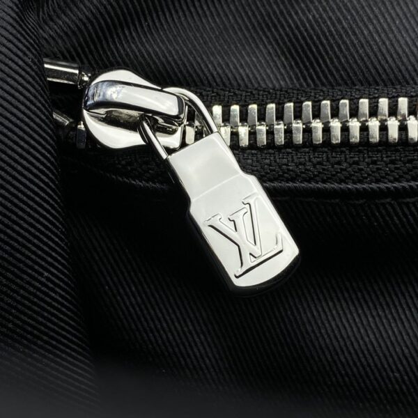1:1 Replica Louis Vuitton LV New Flap Messenger Taiga Grey Unique Bag For Men M30808 - 11.1in/28.3cm