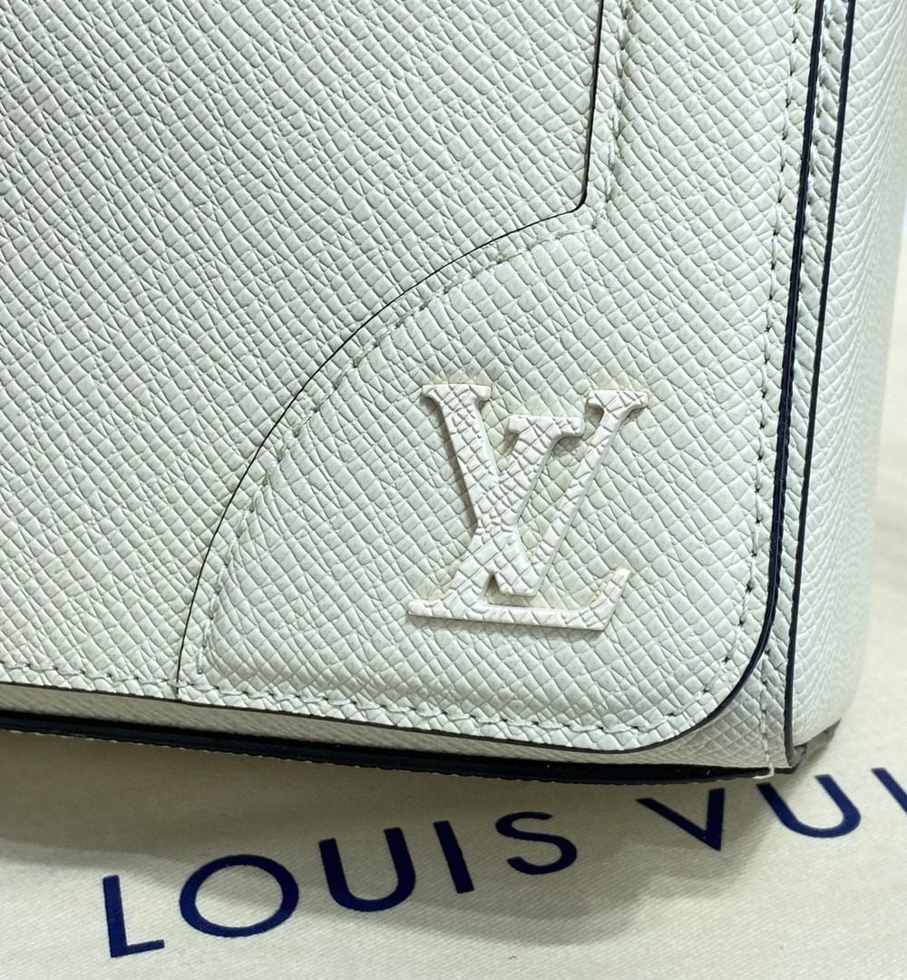1:1 Replica Louis Vuitton LV New Flap Messenger Taiga White Unique Bag For Men - 11.1in/28.3cm