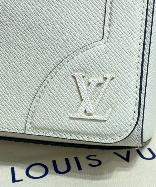 1:1 Replica Louis Vuitton LV New Flap Messenger Taiga White Unique Bag For Men - 11.1in/28.3cm