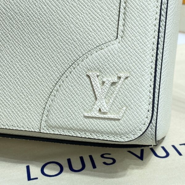 1:1 Replica Louis Vuitton LV New Flap Messenger Taiga White Unique Bag For Men - 11.1in/28.3cm