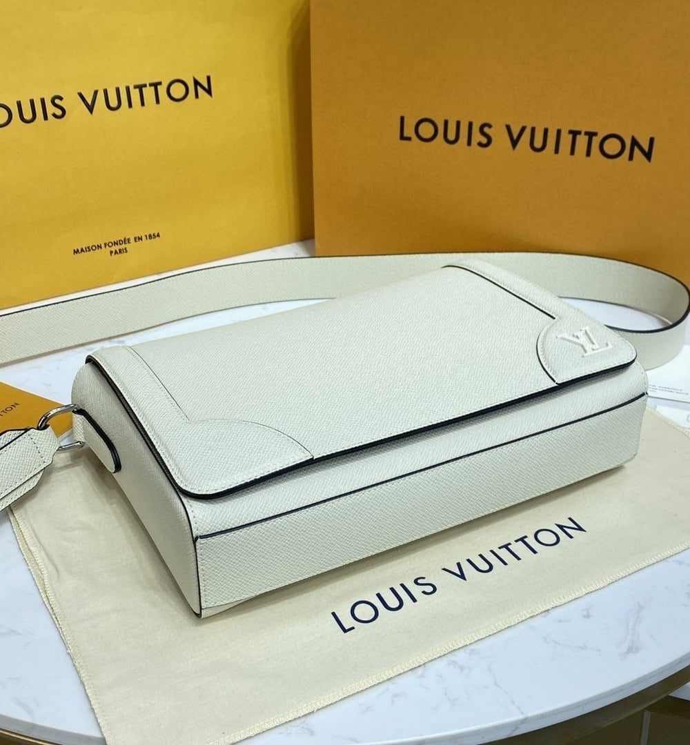 1:1 Replica Louis Vuitton LV New Flap Messenger Taiga White Unique Bag For Men - 11.1in/28.3cm