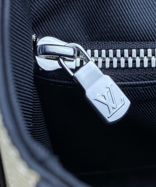 1:1 Replica Louis Vuitton LV New Flap Messenger Taiga White Unique Bag For Men - 11.1in/28.3cm