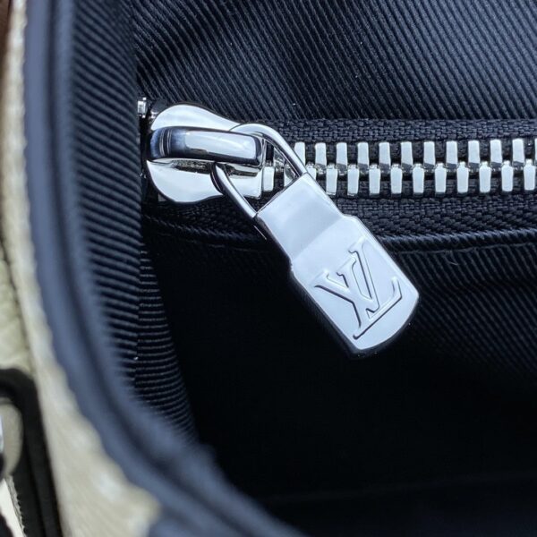 1:1 Replica Louis Vuitton LV New Flap Messenger Taiga White Unique Bag For Men - 11.1in/28.3cm