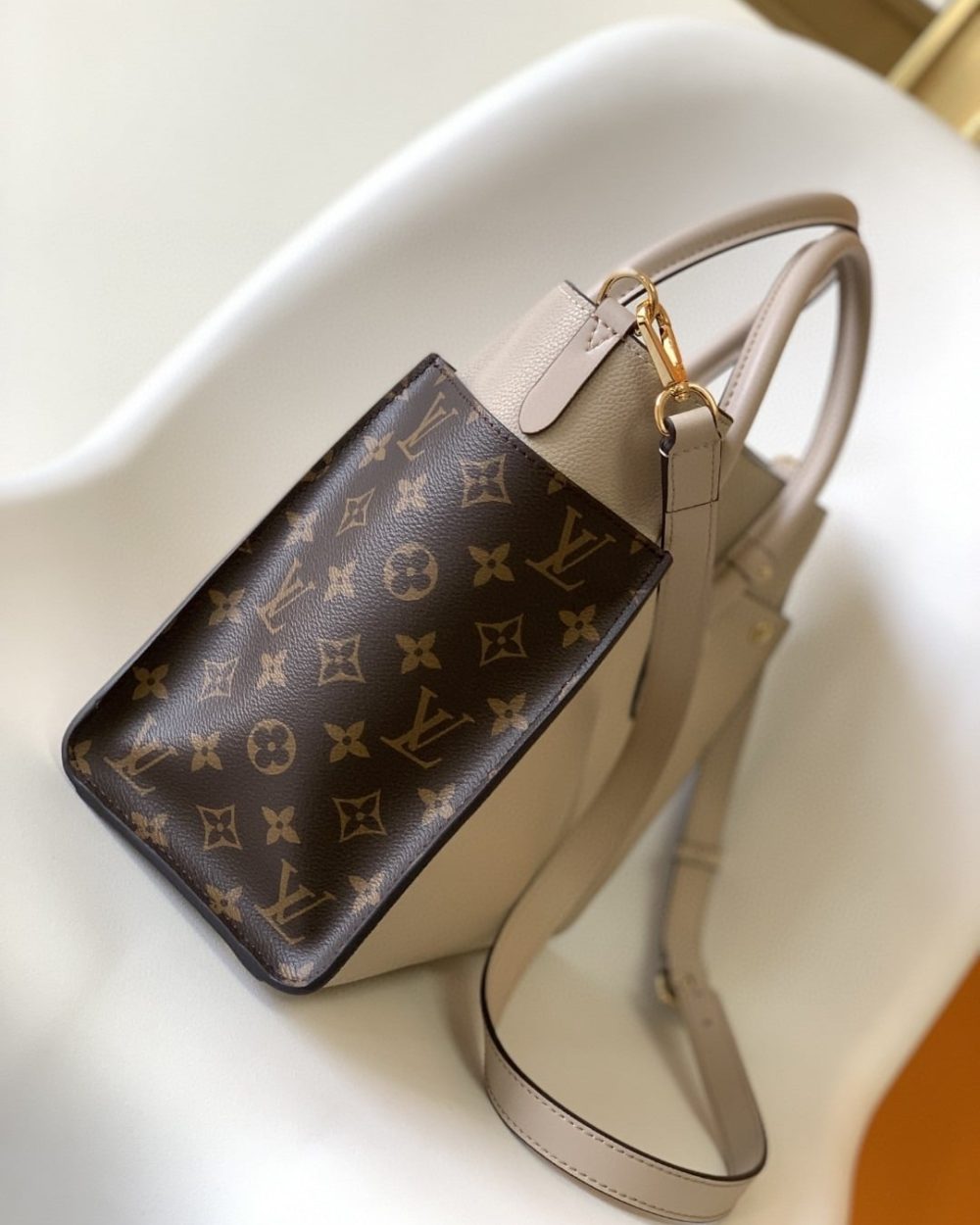 1:1 Replica Louis Vuitton LV On My Side MM High End Leather Luxury Bag For Women M58485 - 12in/31cm