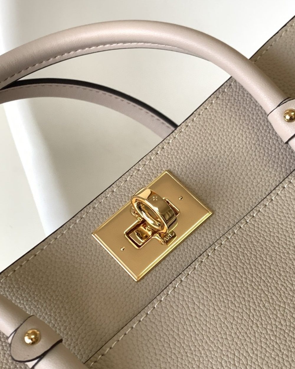 1:1 Replica Louis Vuitton LV On My Side MM High End Leather Luxury Bag For Women M58485 - 12in/31cm