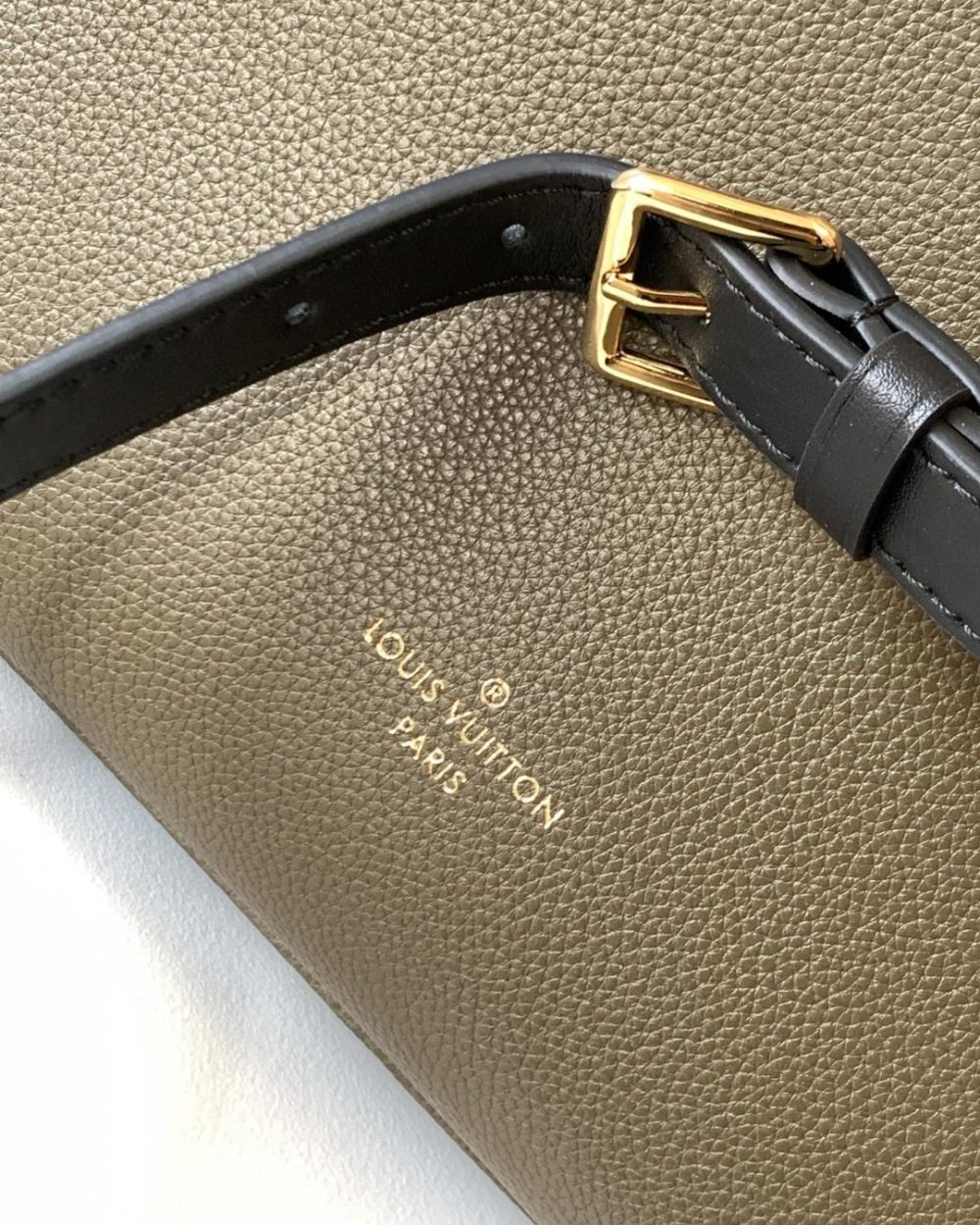 1:1 Replica Louis Vuitton LV On My Side MM High End Leather Luxury Bag For Women M55302 - 12in/31cm