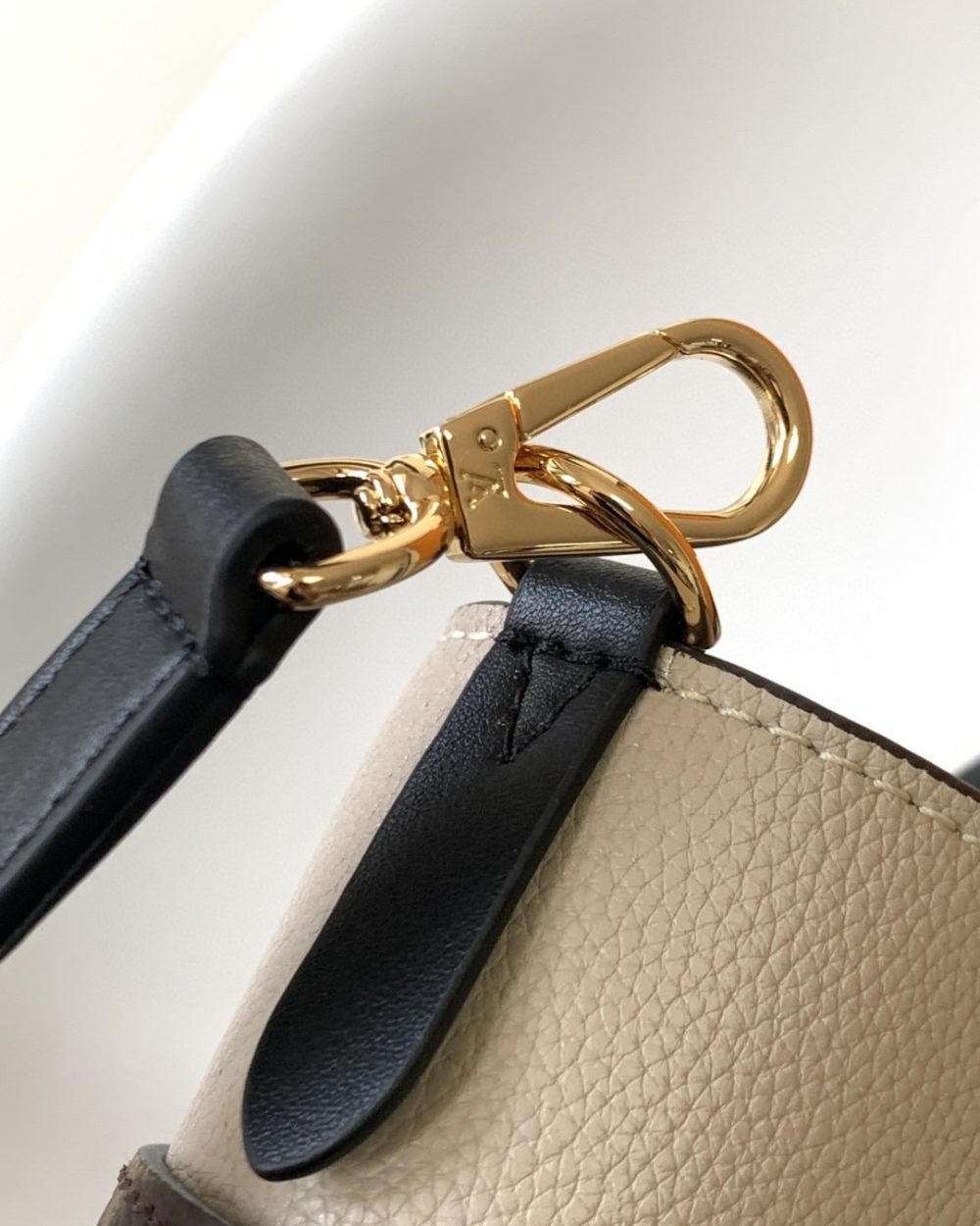 1:1 Replica Louis Vuitton LV On My Side MM High End Leather Luxury Bag For Women M55302 - 12in/31cm