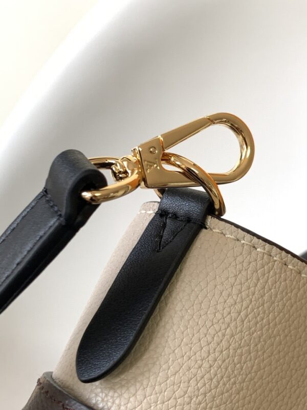 1:1 Replica Louis Vuitton LV On My Side MM High End Leather Luxury Bag For Women M55302 - 12in/31cm