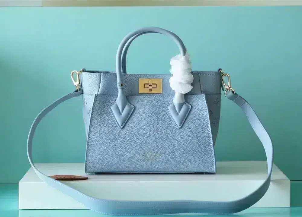 louis-vuitton-on-my-side-pm-mahina-bleu-nuage-blue-m59432