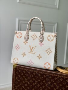 1:1 Replica Louis Vuitton LV OnTheGo MM Beige Essential Bag For Women M22975 - 35cm/ 13.8in