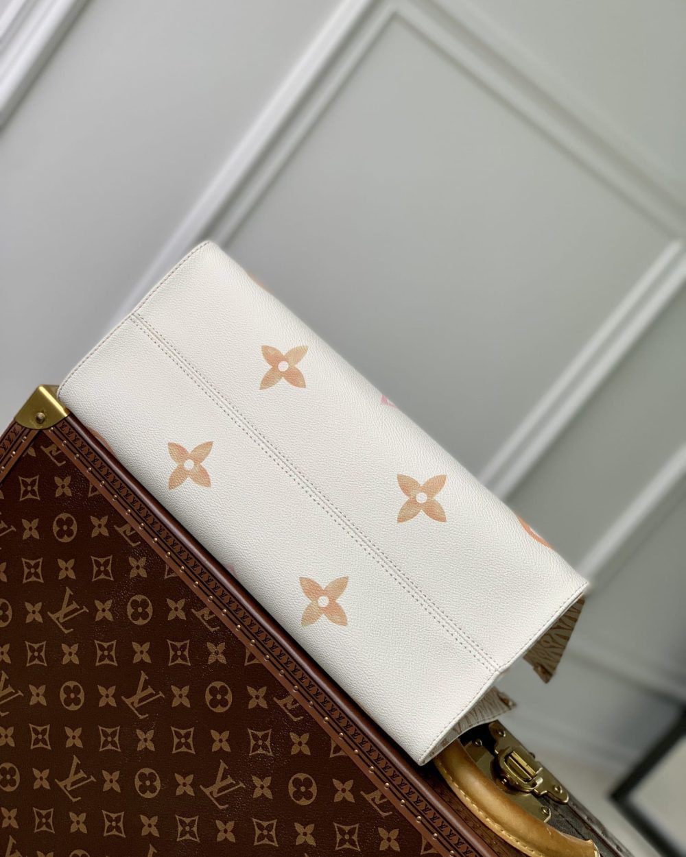 1:1 Replica Louis Vuitton LV OnTheGo MM Beige Essential Bag For Women M22975 - 35cm/ 13.8in
