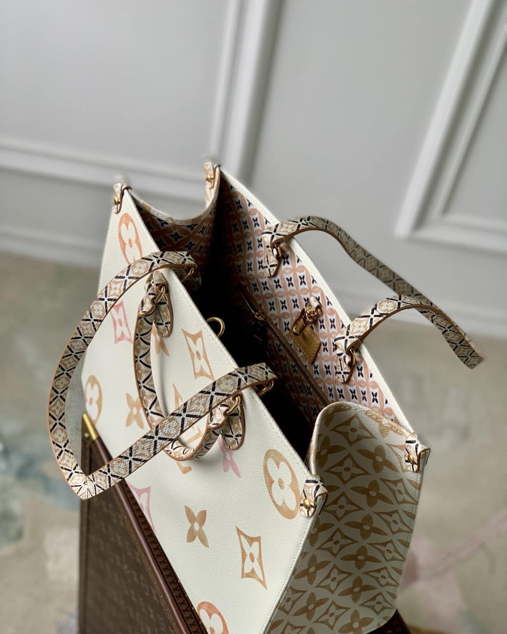 1:1 Replica Louis Vuitton LV OnTheGo MM Beige Essential Bag For Women M22975 - 35cm/ 13.8in