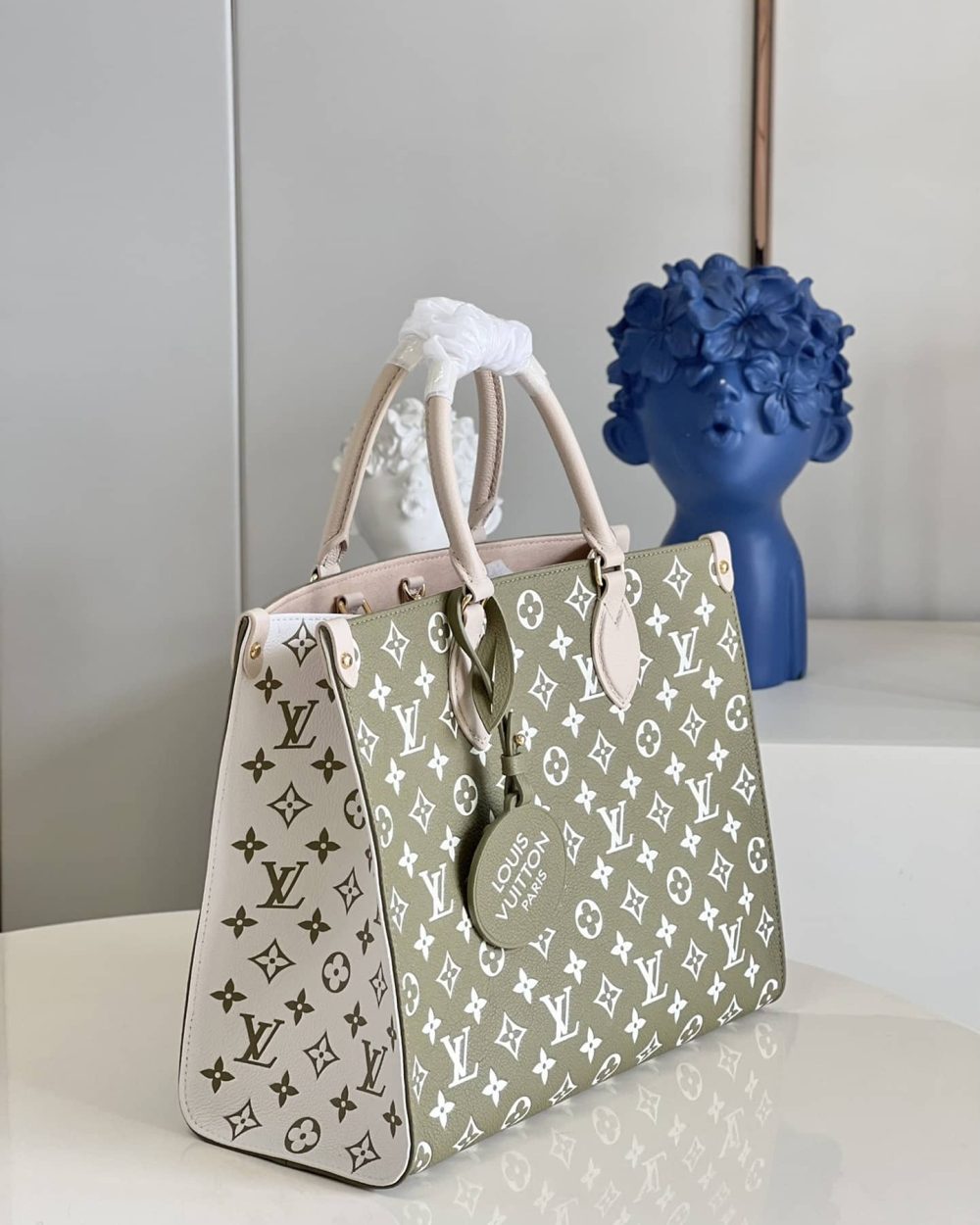 1:1 Replica Louis Vuitton LV Onthego MM Monogram Empreinte Khaki Green Luxury Bag For Women M46060 - 35cm