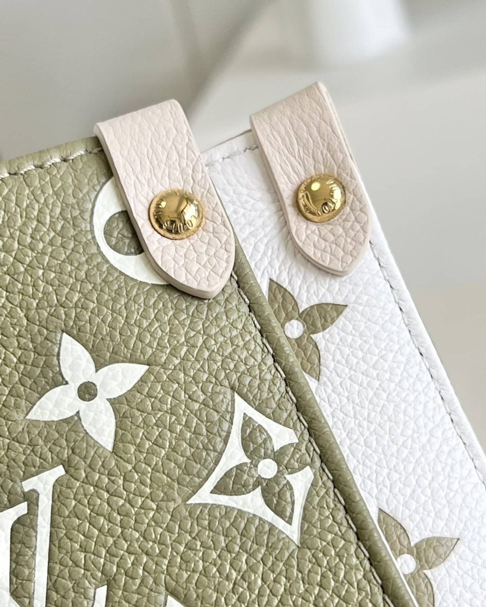 1:1 Replica Louis Vuitton LV Onthego MM Monogram Empreinte Khaki Green Luxury Bag For Women M46060 - 35cm