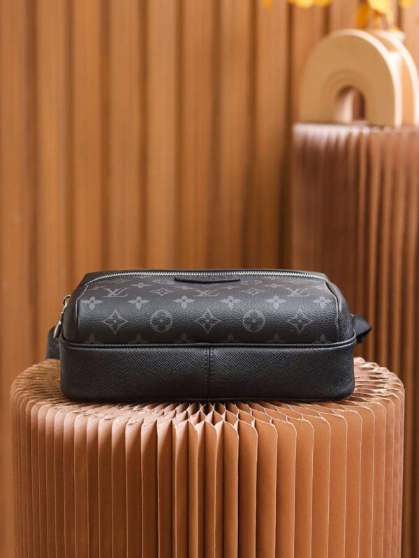 1:1 Replica Louis Vuitton LV Outdoor Messenger Taigarama Unique Bag For Men M30233 - 26cm / 10.2in
