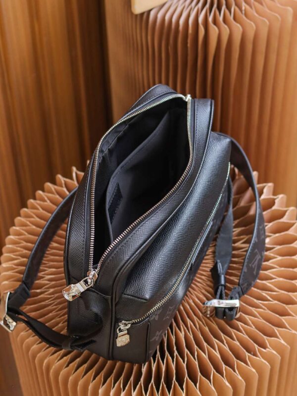 1:1 Replica Louis Vuitton LV Outdoor Messenger Taigarama Unique Bag For Men M30233 - 26cm / 10.2in