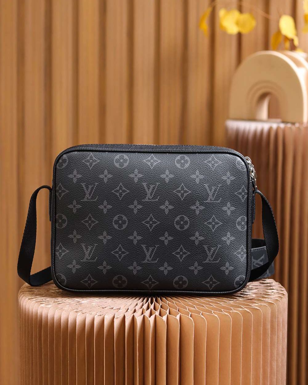 1:1 Replica Louis Vuitton LV Outdoor Messenger Taigarama Unique Bag For Men M30233 - 26cm / 10.2in
