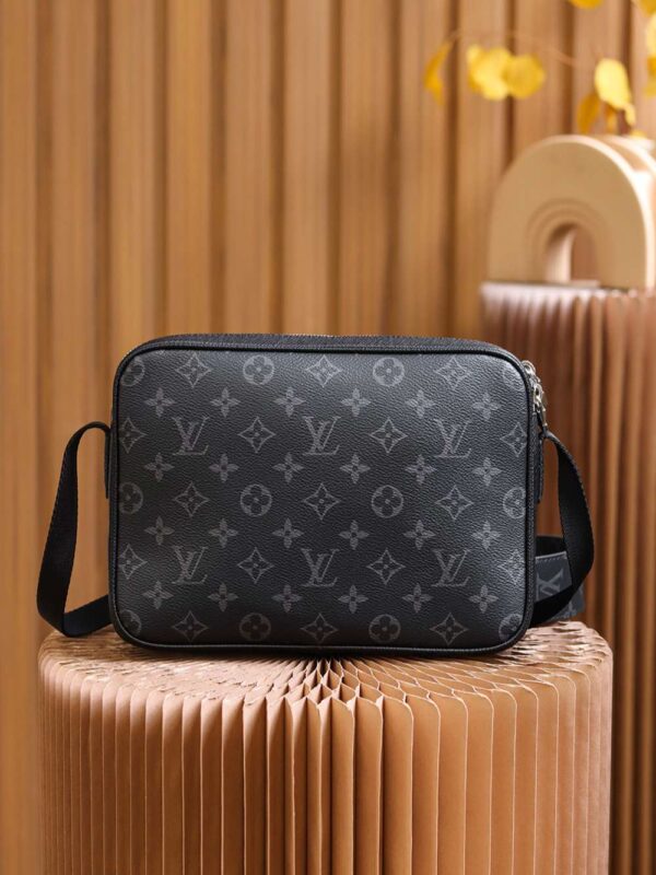 1:1 Replica Louis Vuitton LV Outdoor Messenger Taigarama Unique Bag For Men M30233 - 26cm / 10.2in