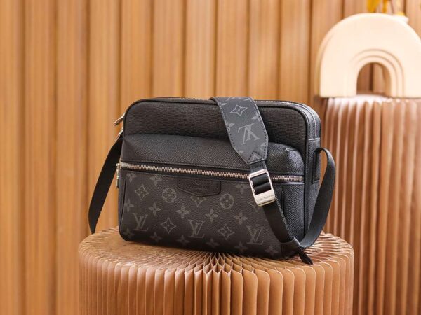 1:1 Replica Louis Vuitton LV Outdoor Messenger Taigarama Unique Bag For Men M30233 - 26cm / 10.2in