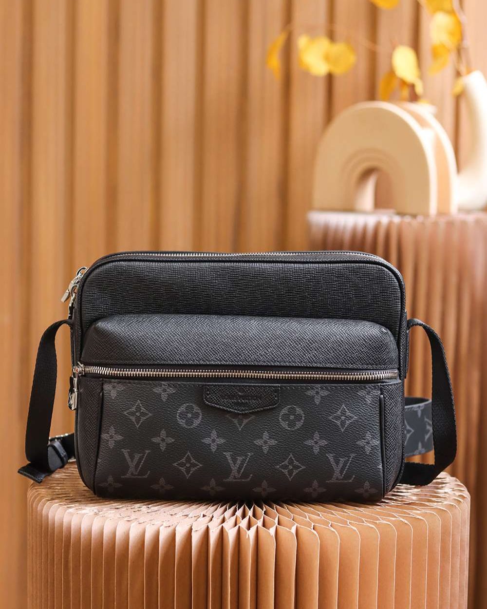 1:1 Replica Louis Vuitton LV Outdoor Messenger Taigarama Unique Bag For Men M30233 - 26cm / 10.2in