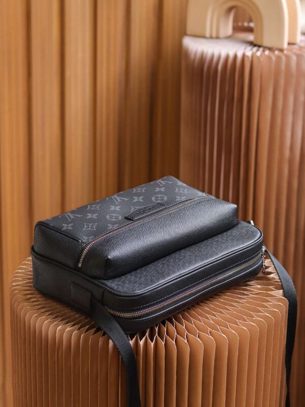 1:1 Replica Louis Vuitton LV Outdoor Messenger Taigarama Unique Bag For Men M30233 - 26cm / 10.2in