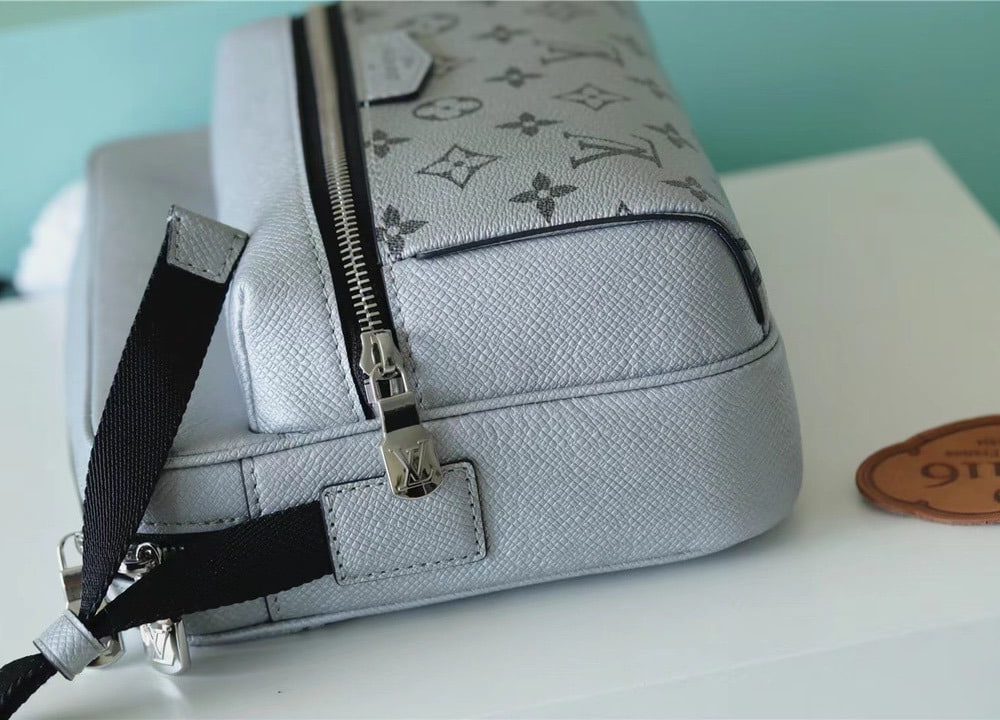 1:1 Replica Louis Vuitton LV Outdoor Messenger Taigarama Unique Bag For Men M30830 - 10.2in/26cm
