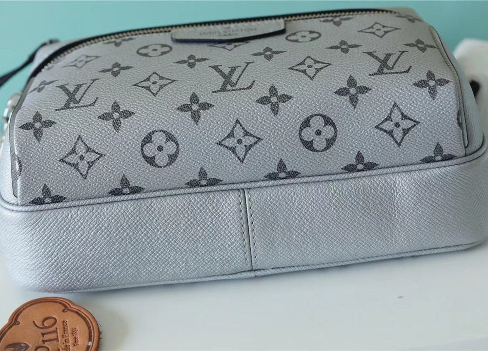 1:1 Replica Louis Vuitton LV Outdoor Messenger Taigarama Unique Bag For Men M30830 - 10.2in/26cm