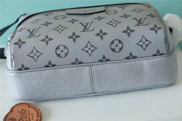 1:1 Replica Louis Vuitton LV Outdoor Messenger Taigarama Unique Bag For Men M30830 - 10.2in/26cm