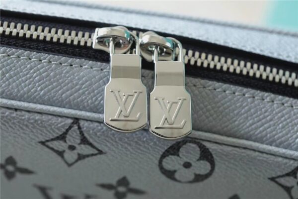 1:1 Replica Louis Vuitton LV Outdoor Messenger Taigarama Unique Bag For Men M30830 - 10.2in/26cm