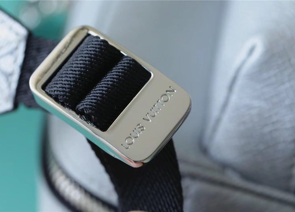 1:1 Replica Louis Vuitton LV Outdoor Messenger Taigarama Unique Bag For Men M30830 - 10.2in/26cm