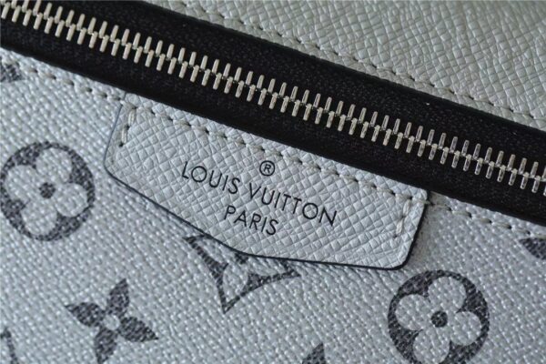 1:1 Replica Louis Vuitton LV Outdoor Messenger Taigarama Unique Bag For Men M30830 - 10.2in/26cm