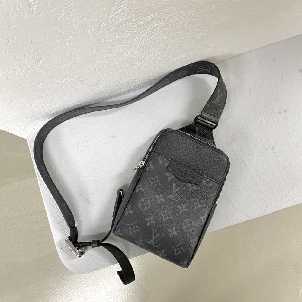 1:1 Replica Louis Vuitton LV Outdoor Slingbag Taigarama Noir Black Unique Bag For Men M30741 - 8.3in/21cm - Image 4