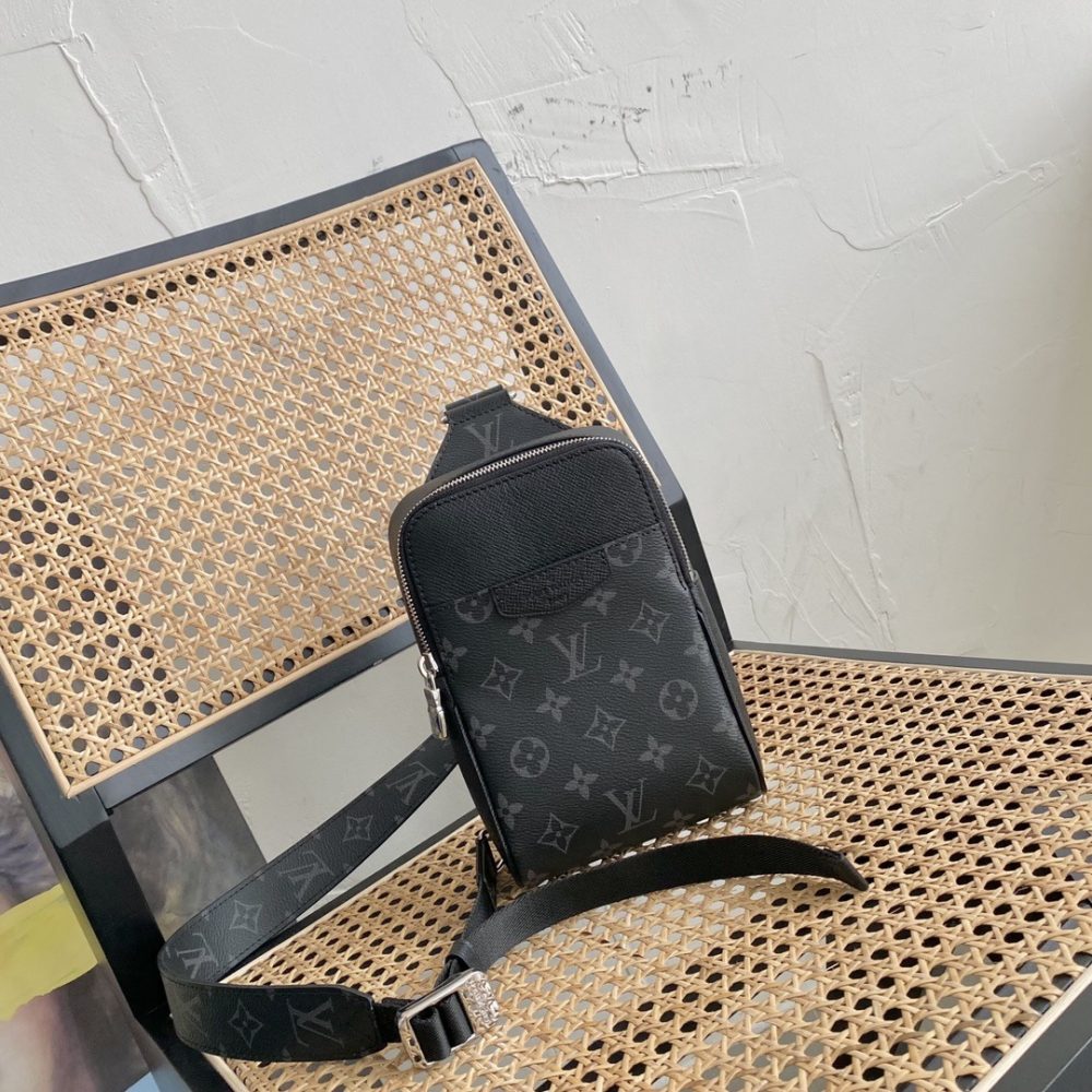 1:1 Replica Louis Vuitton LV Outdoor Slingbag Taigarama Noir Black Unique Bag For Men M30741 - 8.3in/21cm - Image 2
