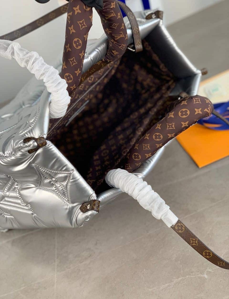 1:1 Replica Louis Vuitton LV Pillow Onthego GM Sier Luxury Bag For Women M21053 - 16.1in/41cm