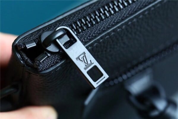 1:1 Replica Louis Vuitton LV Pochette Ipad Black Aerogram Unique Bag For Men M81029 - 30cm